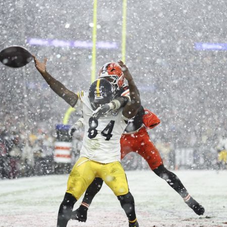 Steelers-Browns bets: Best player props, lines, odds for Week 14