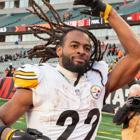 WATCH: Steelers, Mike Tomlin celebrate Week 13 win over Bengals in the locker room