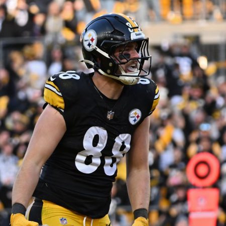 Chiefs-Steelers prop bets: Christmas Day predictions, bets, including Pat Freiermuth,