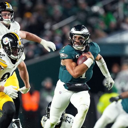 Steelers OLB T.J. Watt leaves game vs. Eagles with right ankle injury