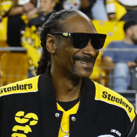 WATCH: Snoop Dogg makes his pitch as the Steelers’ next QB at NFL Honors