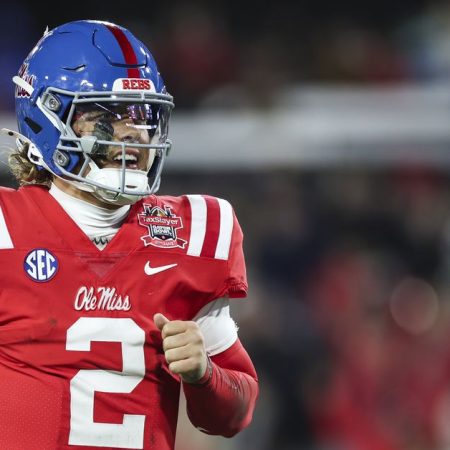 Steelers reportedly interested in polarizing quarterback