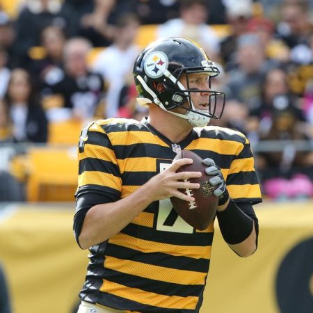 What should the Steelers’ new uniforms be?