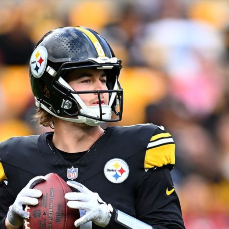 Steelers Hall of Fame QB Terry Bradshaw defends Kenny Pickett once again