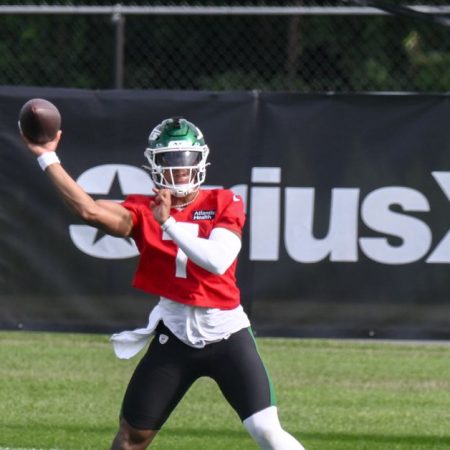 Justin Fields injured aat Jets training camp